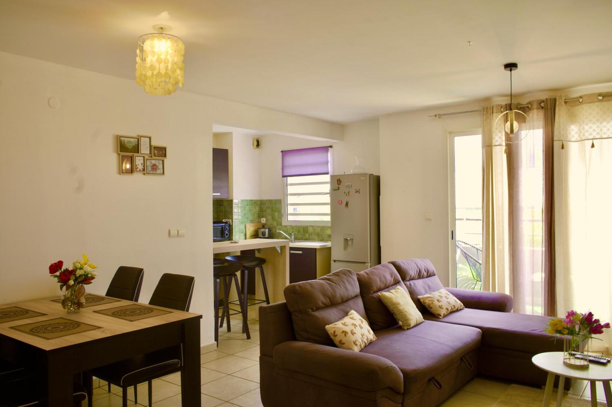 Les Balcons Du Theatre Apartment Saint-Gilles Les Bains Exterior photo